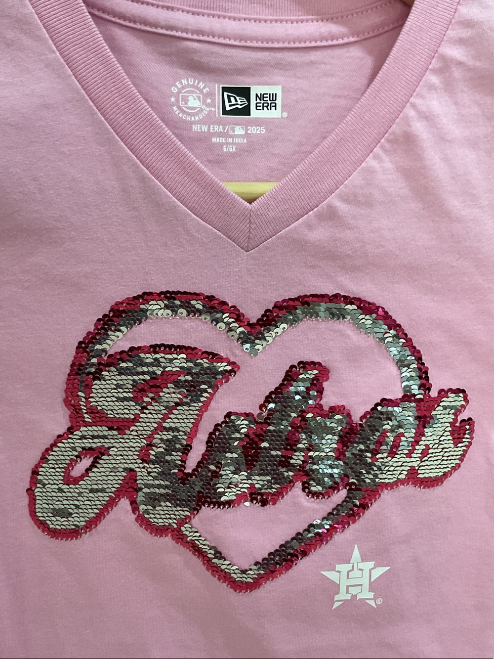New Era Kids' Houston Astros Pink Sequin Heart V-Neck Tee - Picture 4 of 5